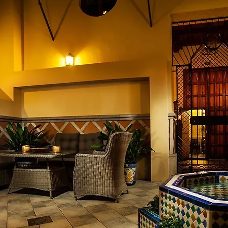 Casa Miraflores 게스트하우스 3*