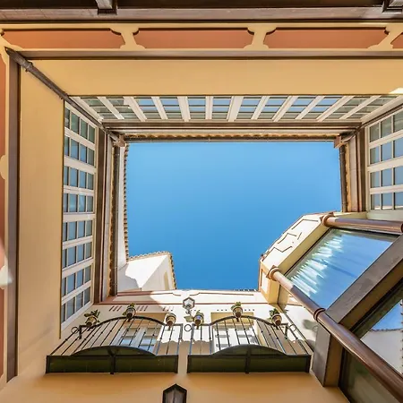 게스트하우스 Casa Miraflores 3*